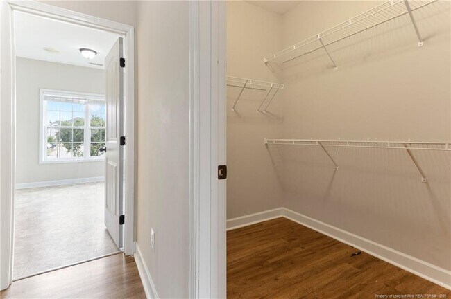 Building Photo - 573 Wedgefield Dr