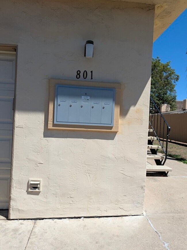 Building Photo - 801 S Orange Ave
