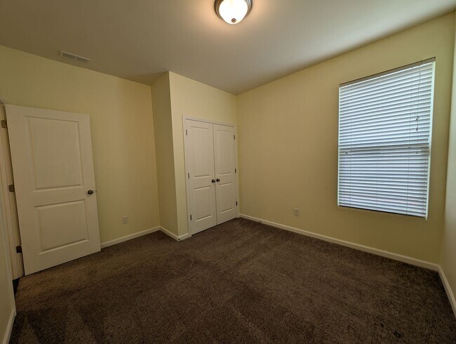 Building Photo - Spacious 4 bedroom, 2 bath Ranch Style Home located in Selwyn Landing !