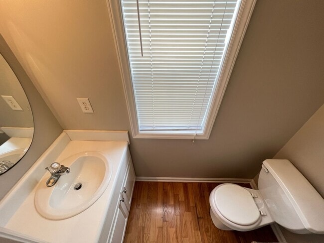 Building Photo - Large 3 bedroom home near downtown Raleigh!