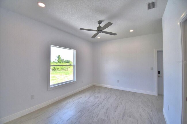 Building Photo - 7951 Sarasota Dr