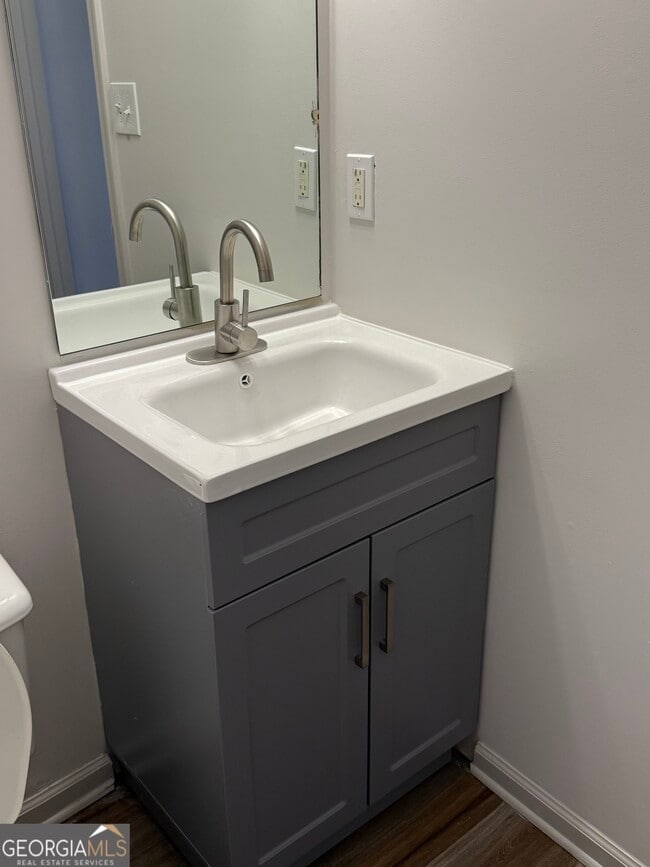 Building Photo - 5460 Hampton Ct