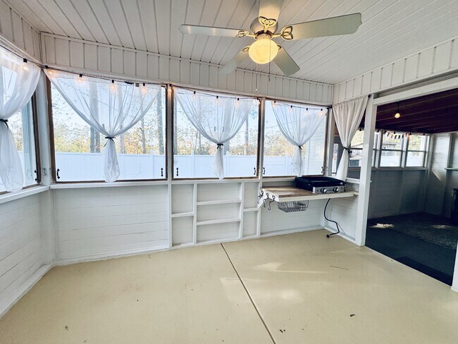 Building Photo - 932 Eaglet Cir