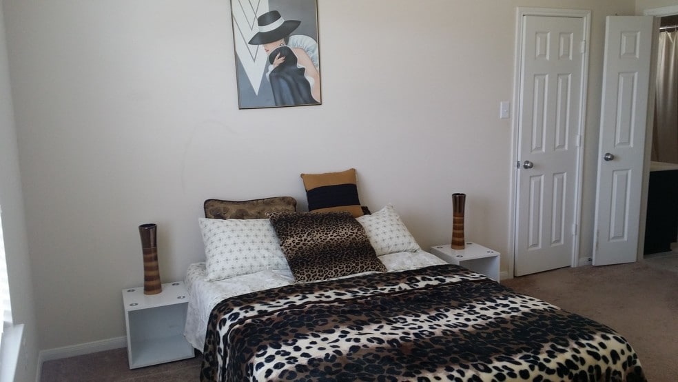 Master Bedroom - 8303 Greys Ln