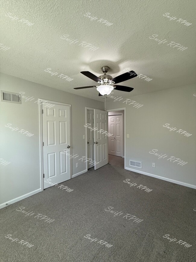 Building Photo - 15602 Maple St