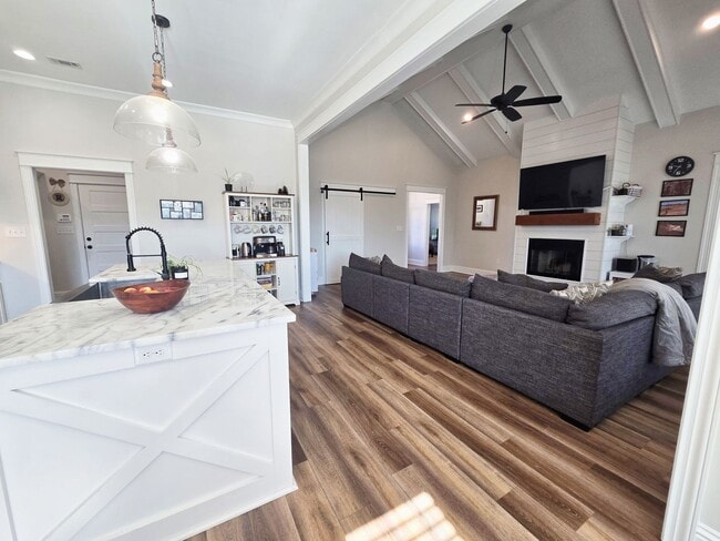 Building Photo - Spacious 4BR/3BA Home with Open Floor Plan, Screened Porch & Fenced Backyard