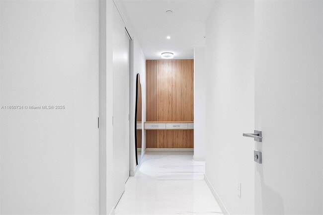 Building Photo - 300 Biscayne Blvd Way