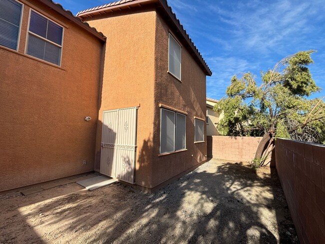 Building Photo - Beautiful 4Bed/3Bath/2Car home located between Summerlin/Providence area
