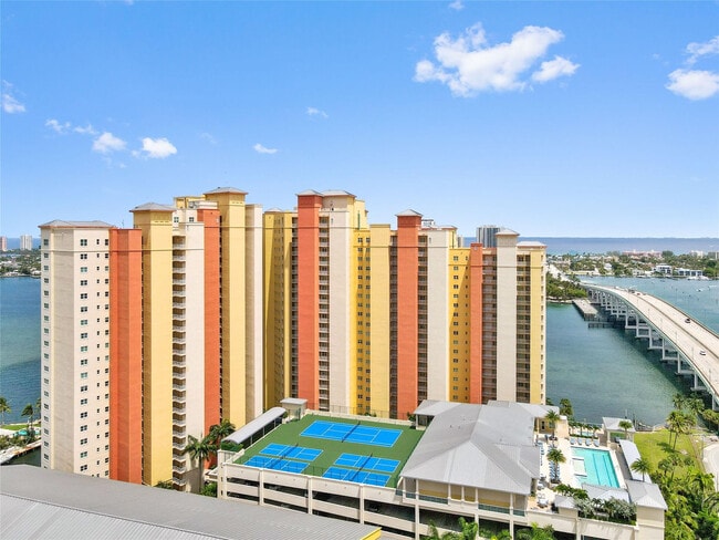 Building Photo - 2650 Lake Shore Dr