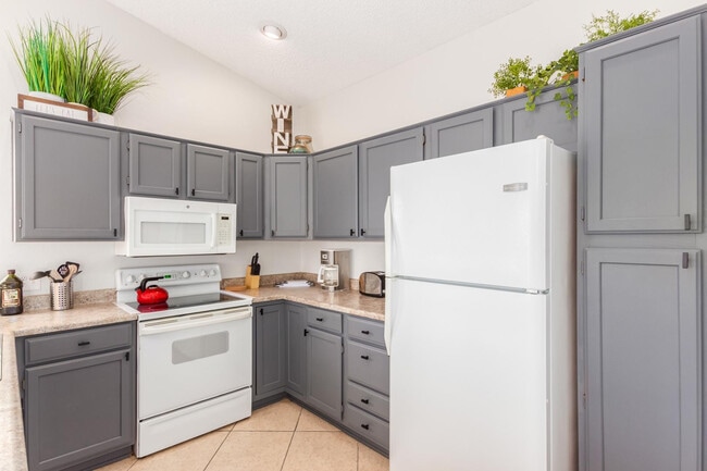 Building Photo - 15647 E Richwood Ave