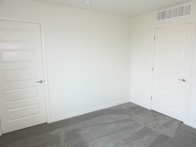 Building Photo - 4 Bedroom 2.5 Bathroom