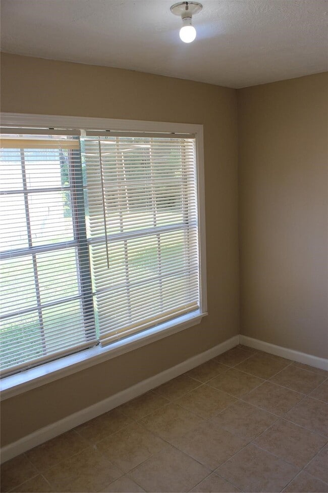 Building Photo - 7739 Greendowns St