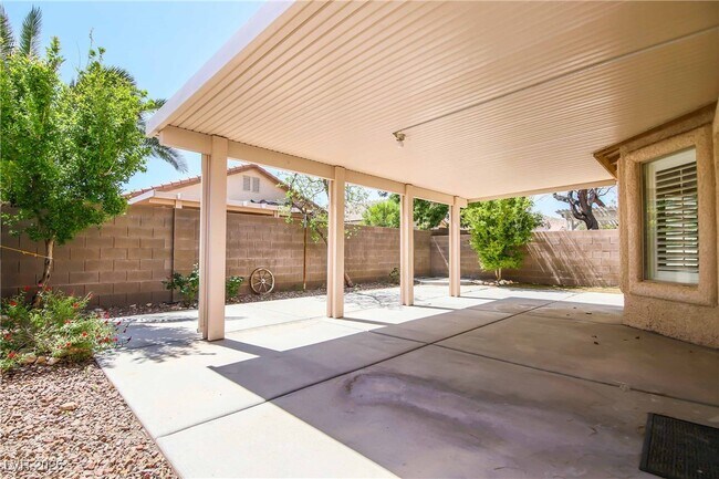 Building Photo - 4961 Lunetto Ave