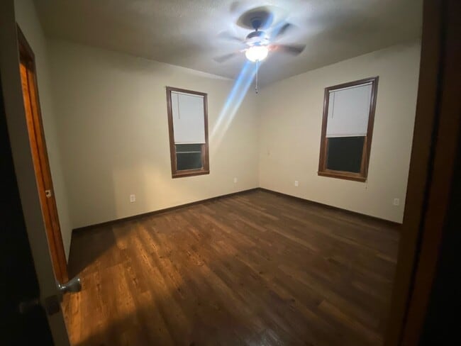 Building Photo - 3 Bed | 1.5 Bath | House