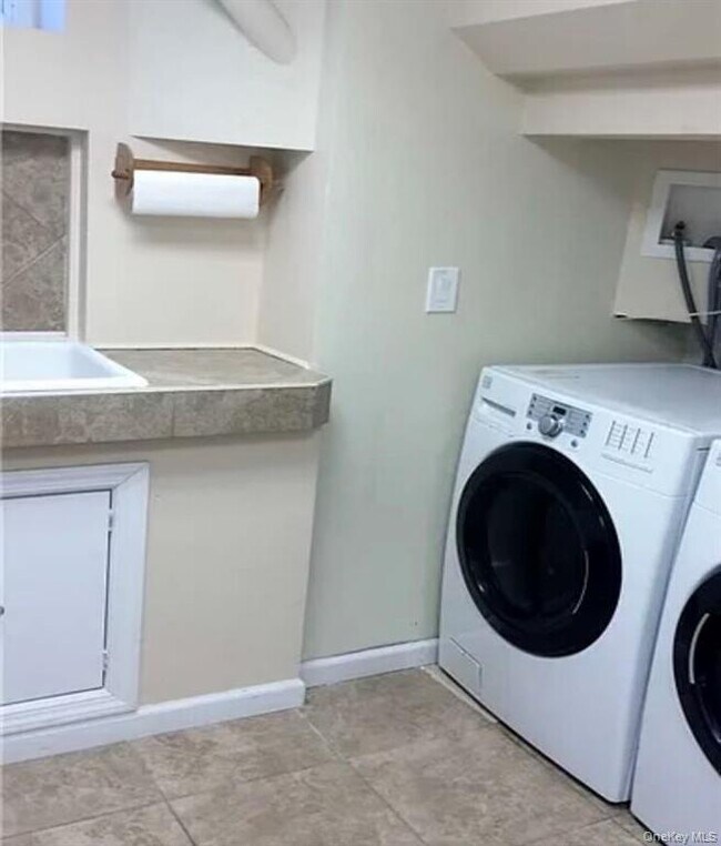 Building Photo - 9 Castleton Ct