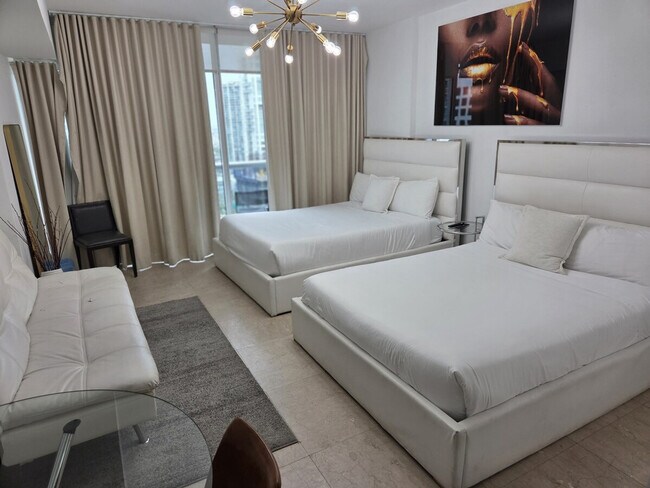 Building Photo - 501 Brickell Ave