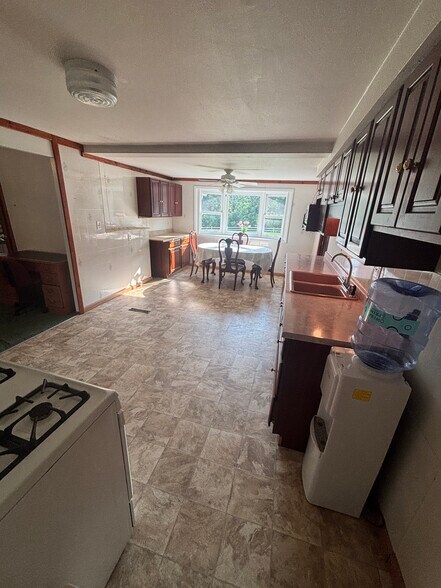 Building Photo - 225 Fairhaven Dr