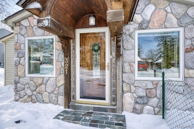 Building Photo - 321 Longspur Ln