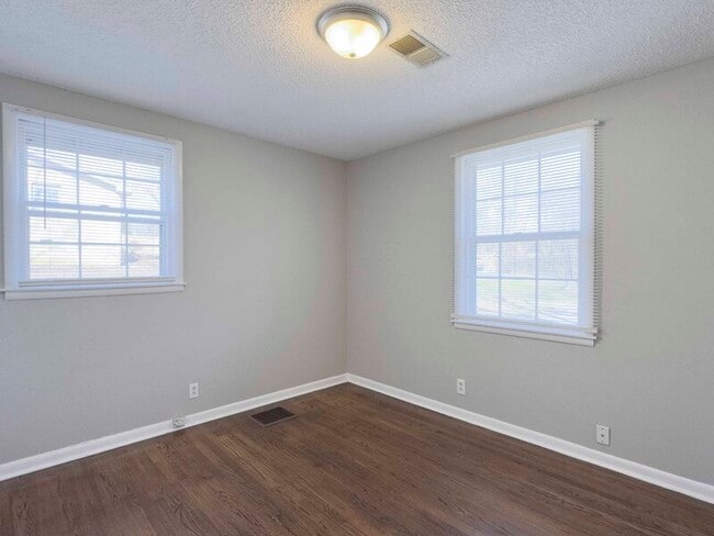 Building Photo - 328 Dunbar Cave Rd