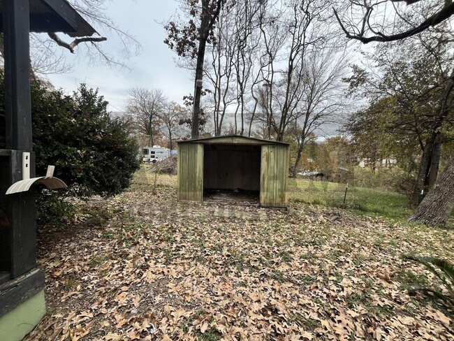 Building Photo - Charming 2-bedroom, 1-bathroom home!