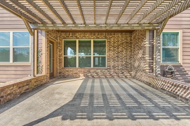 Building Photo - 180 Racetrack Ln
