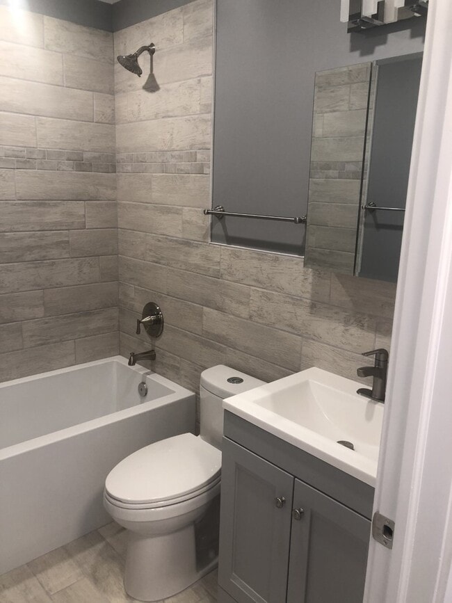 Building Photo - 5358 N Cumberland Ave