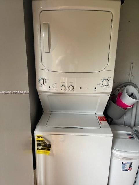 Building Photo - 14421 N Kendall Dr