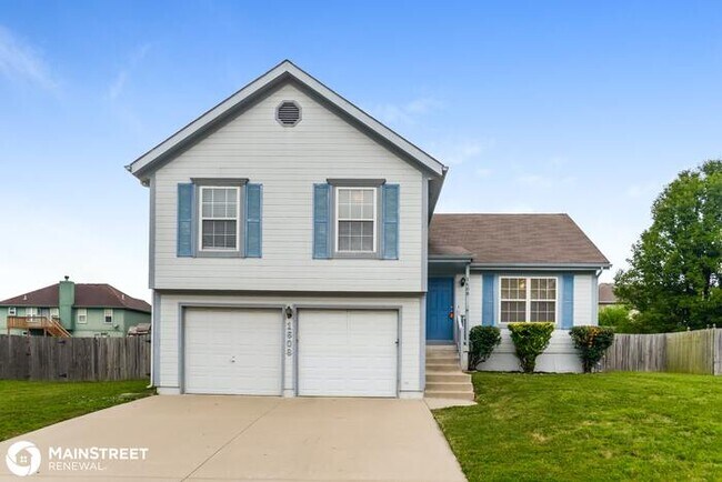Primary Photo - 1608 Tyler Dr, Raymore, MO 64083