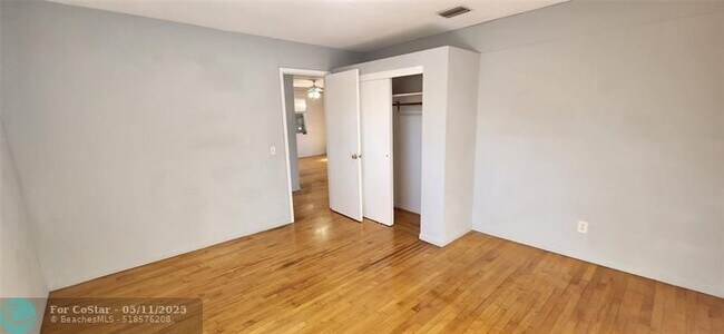 Building Photo - 6220 SW 41st Ct