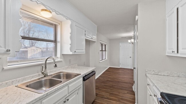 Building Photo - Newly remodeled 3 bedroom, 2 bath home.