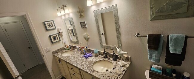 Building Photo - 137 Magnolia St