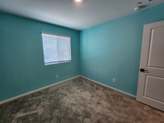 Building Photo - Upgraded 3 Bedroom with a Pool in a Gated ...