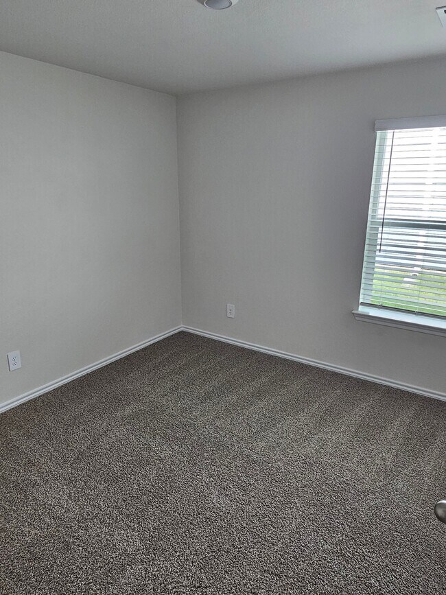 Building Photo - 1635 Blaire Dr
