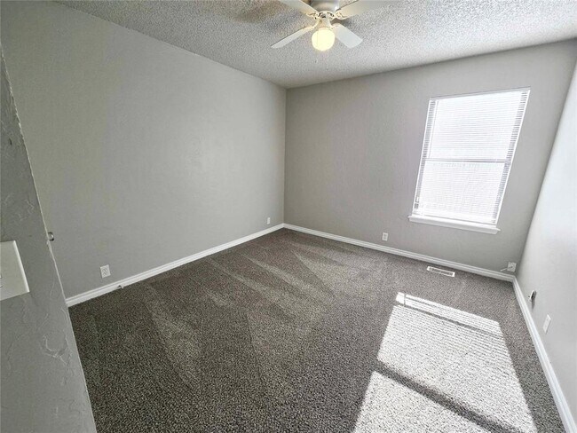 Building Photo - 217 Cypress Dr