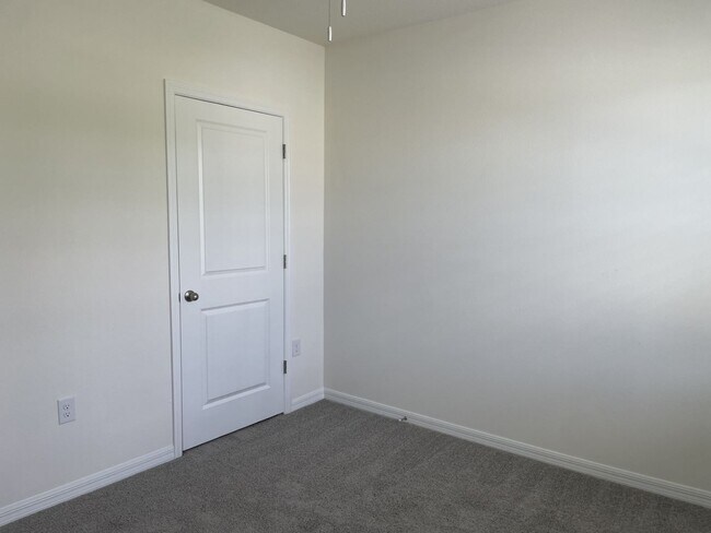 Building Photo - 35 Hickory Crse Trl