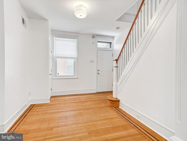 Building Photo - 1741 Sepviva St