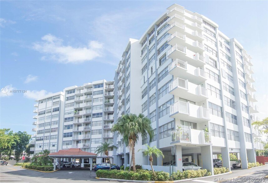 Building Photo - 1300 NE Miami Gardens Dr