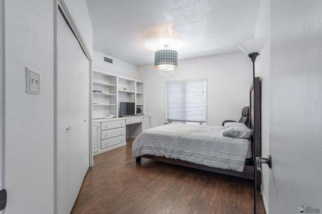 Building Photo - 3208 S Palomino Way