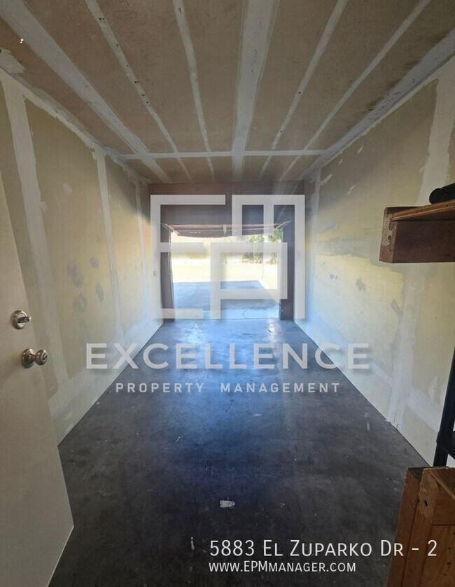 Building Photo - 5883 El Zuparko Dr