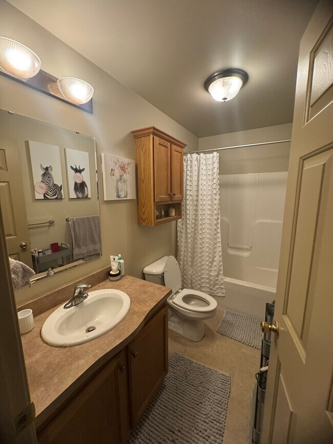 Building Photo - 201 E 19th St