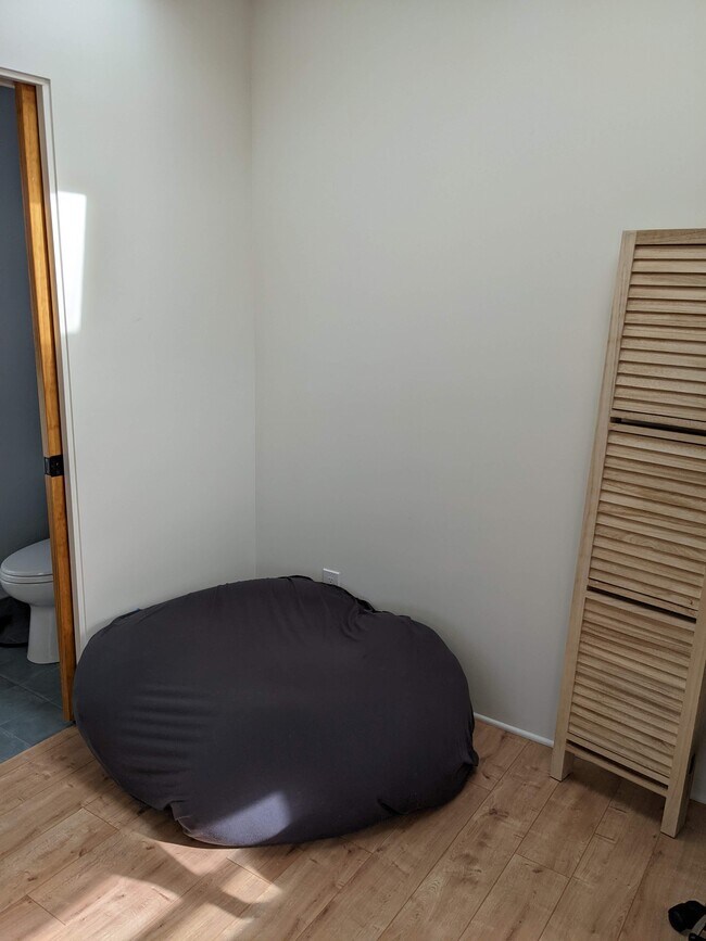 Building Photo - 820 46th St