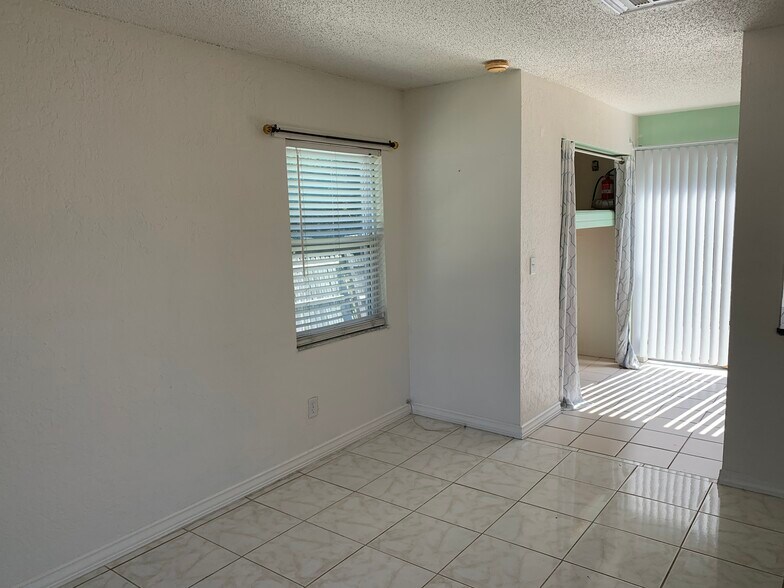 Building Photo - 2138 19th Ave SW