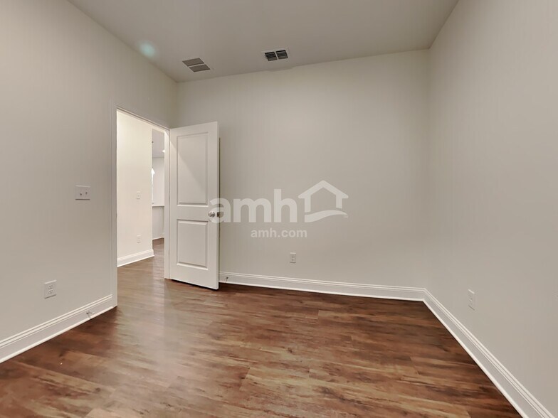 Building Photo - 579 Onate Cir