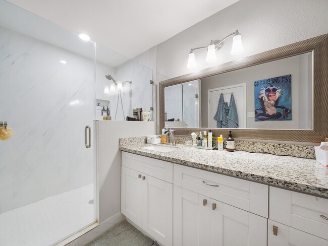 Building Photo - 5014 Mary Lou Dr