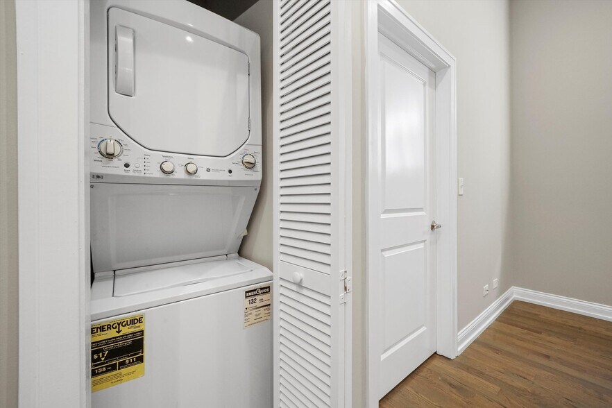 Building Photo - 1946 S Racine Ave