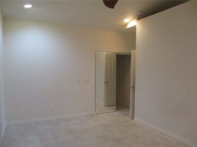 Building Photo - 2902 Desert Vista Dr