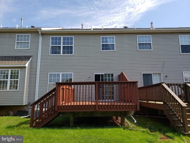 Building Photo - 104 Walker Rd