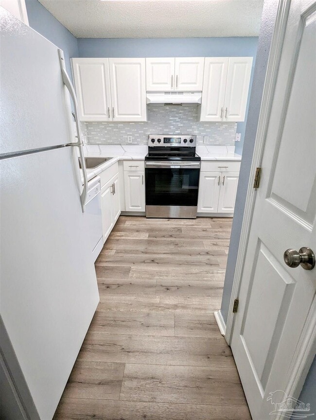 Building Photo - 2466 Redoubt Ave