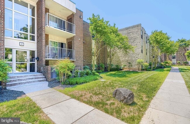 Building Photo - 14 Mountbatten Ct