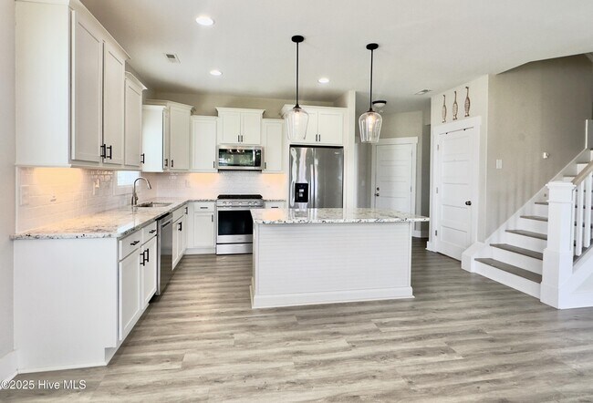 Building Photo - 102 Bogue Harbor Ct